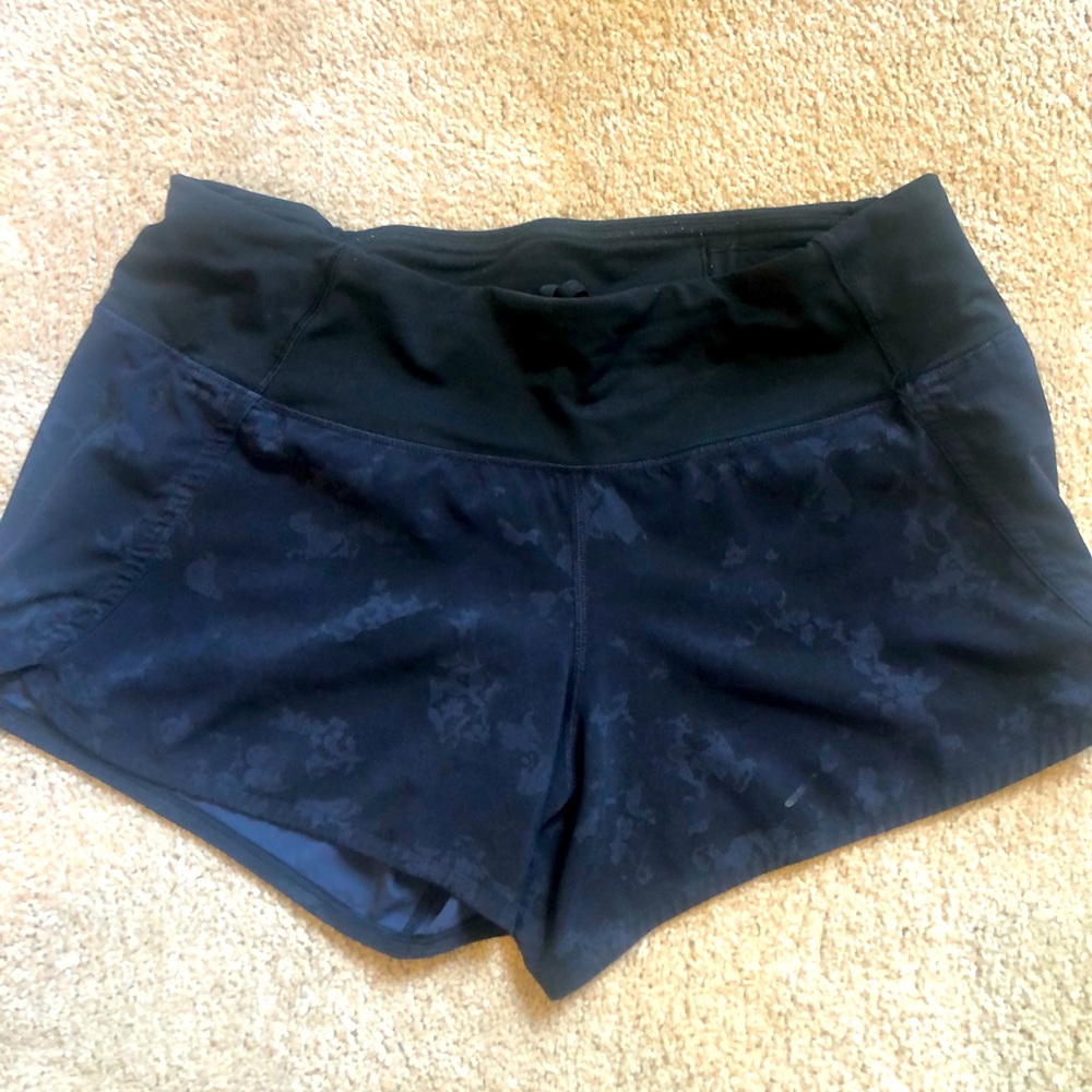 Lululemon women’s speed up shorts 4 in navy floral